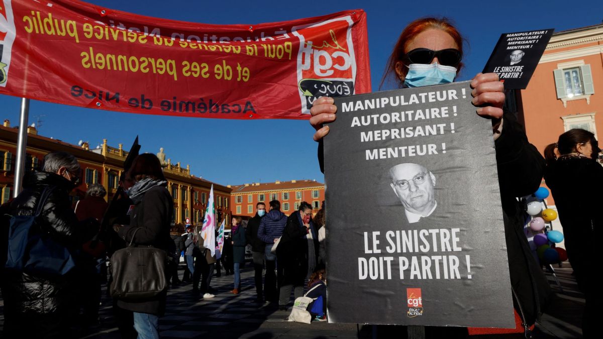 Docentes de Francia hacen huelga para reclamar mayores protecciones ante el aumento vertiginoso de casos de coronavirus en las escuelas...