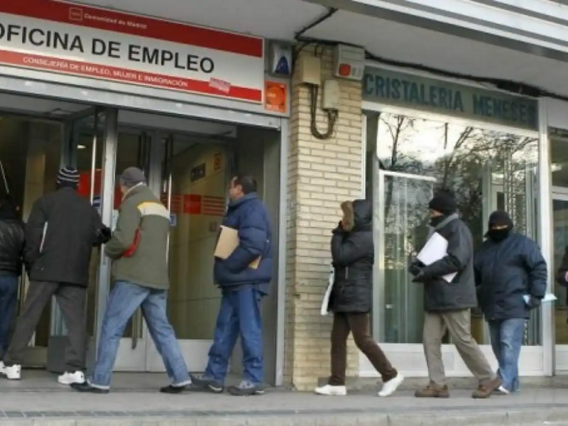 España: Pérdida de cotizantes, contratos y subida del paro en enero